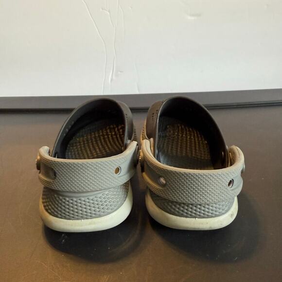 Crocs LiteRide Clogs Kids Size C8 Gray Black Slip On Sandals Lightweight Shoes - Picture 6 of 10